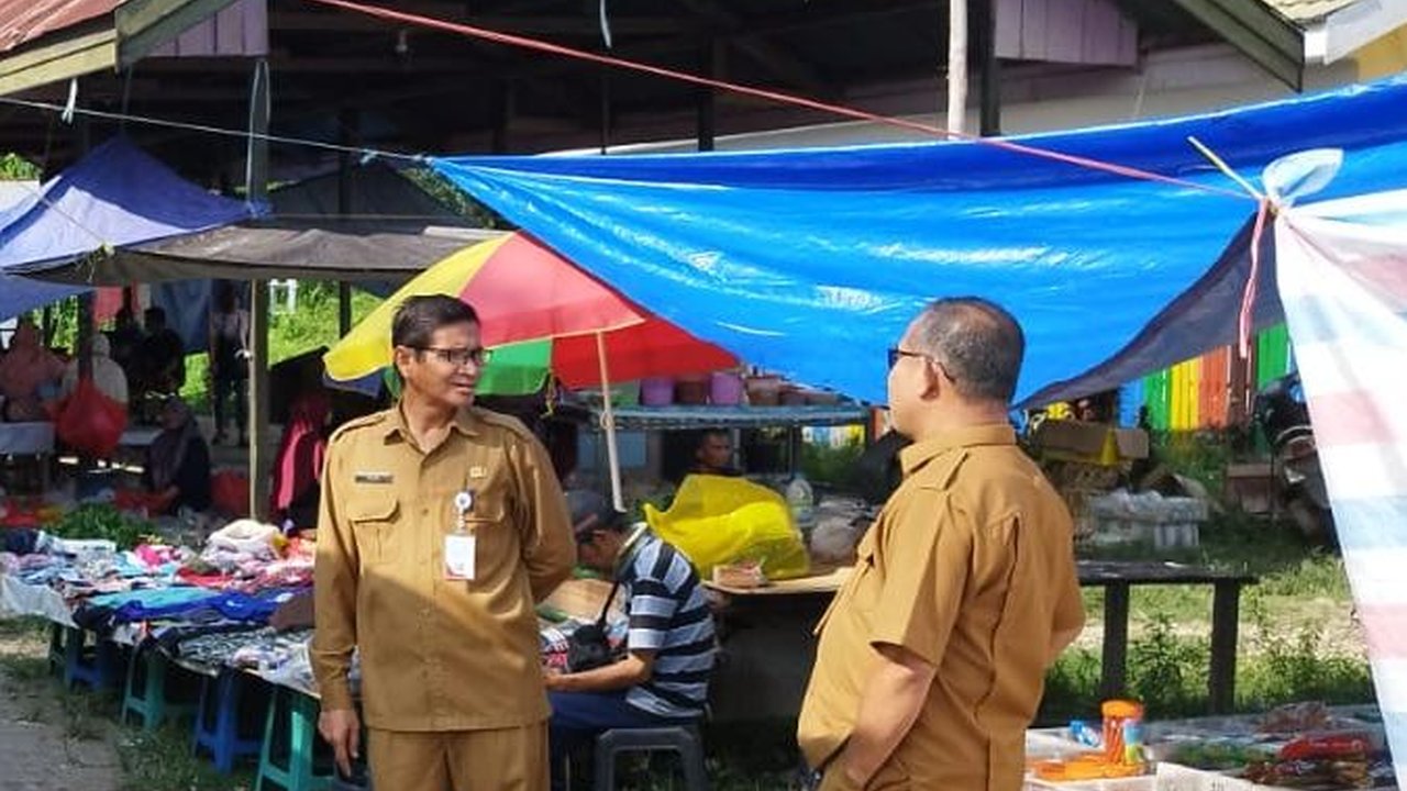 Disperindagkop UKM Paser Tinjau Pengerjaan Pasar