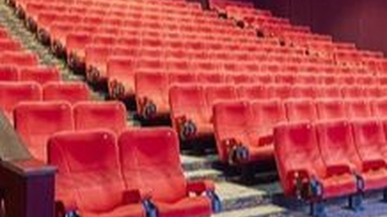 Heboh! Penonton di India Nyalakan Petasan di Dalam Bioskop, ini yang Terjadi