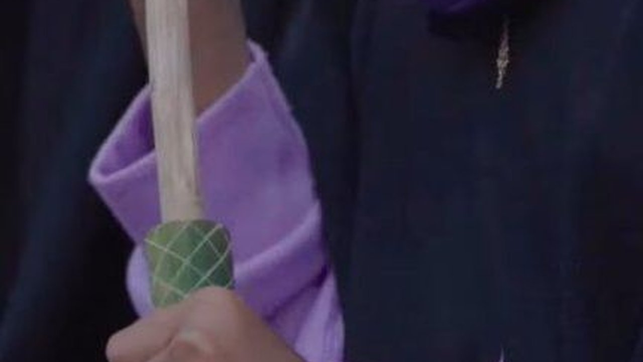 Anak di Kampung Citorek Lebak Punya Cara Unik Makan Buah, 'Dijus' Manual dalam Batang Bambu