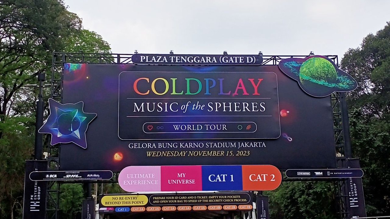 Konser Coldplay Digelar Nanti Malam, Penonton Mulai Padati Area GBK