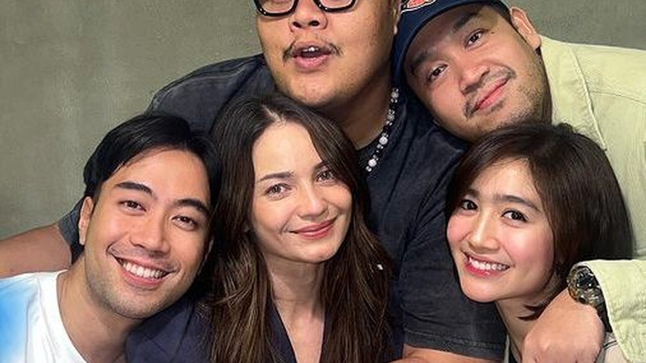 Bikin Haru! Momen Enzy Storia Pulang ke Indonesia, Bikin Sahabat Terkejut Sampai Menitikan Air Mata
