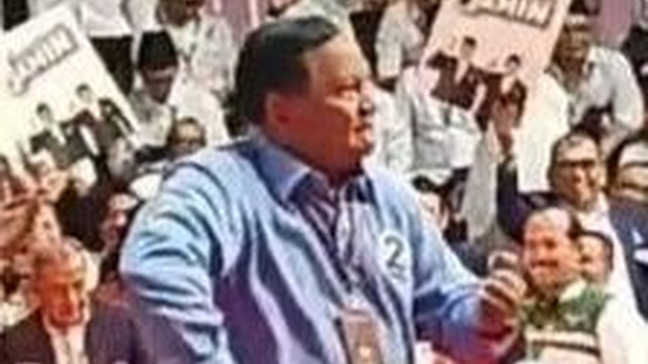 VIDEO: Ragam Gaya Capres Cawapres Pamer Nomor Urut di KPU, Kamu Suka yang Mana?