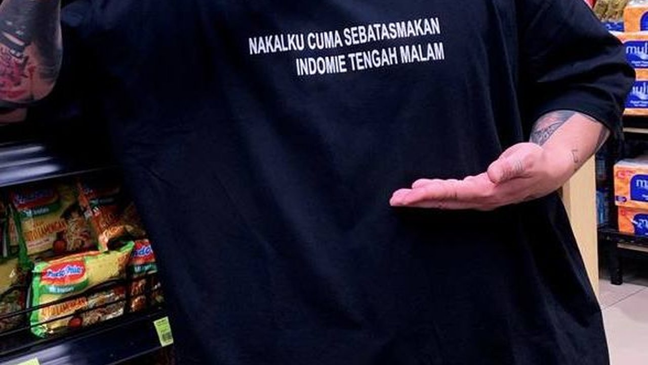 Potret Tingkah Miller Khan Pergi Nge-Mall Pakai Kaos Oversized, Sekilas Seperti Tak Pakai Celana