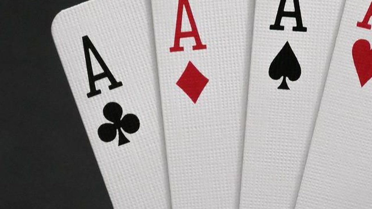 Bagaimana Cara Bermain Poker yang Benar? Kenali Aturan dan Variasi Mainnya