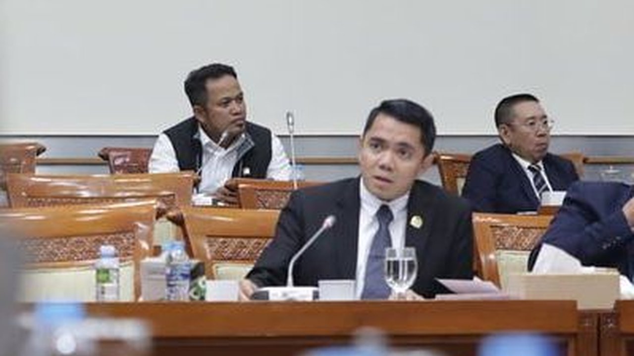 VIDEO: Kesal Arteria Curhat ke Komjen Fadil Imran: Brotherhood Komisi III DPR Sudah Hilang!