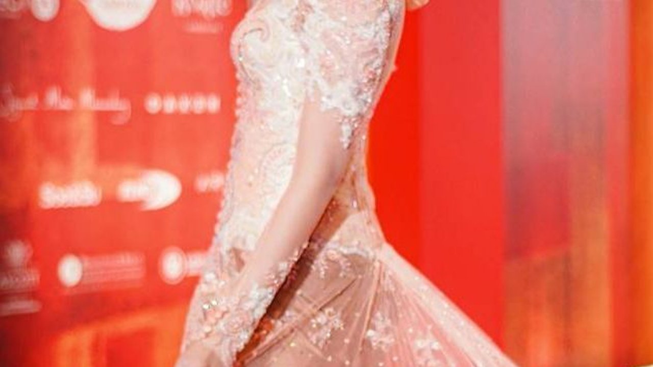 7 Potret Anya Geraldine yang Tampil Manglingi di Red Carpet FFI 2023, Cantik Berkerudung