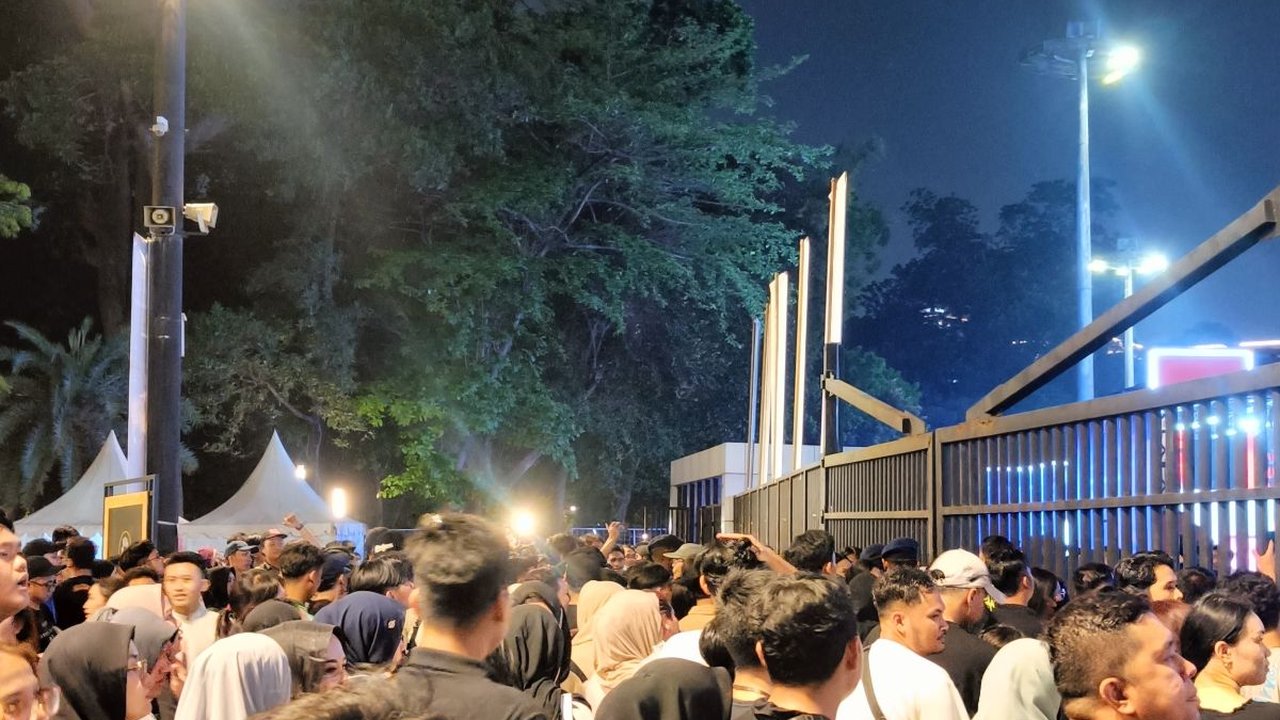 Konser Coldplay di GBK sempat Rusuh, Penonton Terobos Gerbang Ticketing
