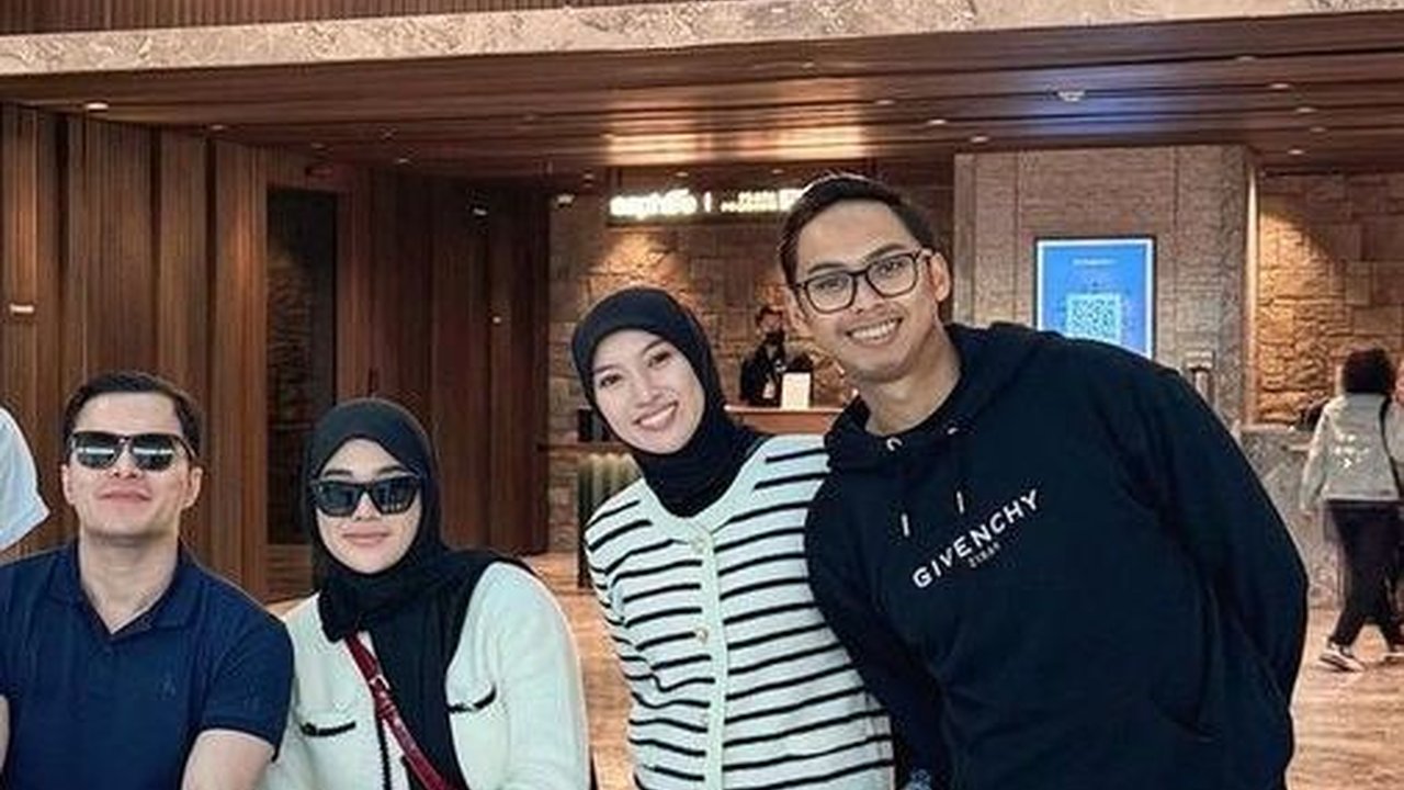 8 Foto Cantik Clara Shinta Saat Berhijab Ketika Liburan di Eropa