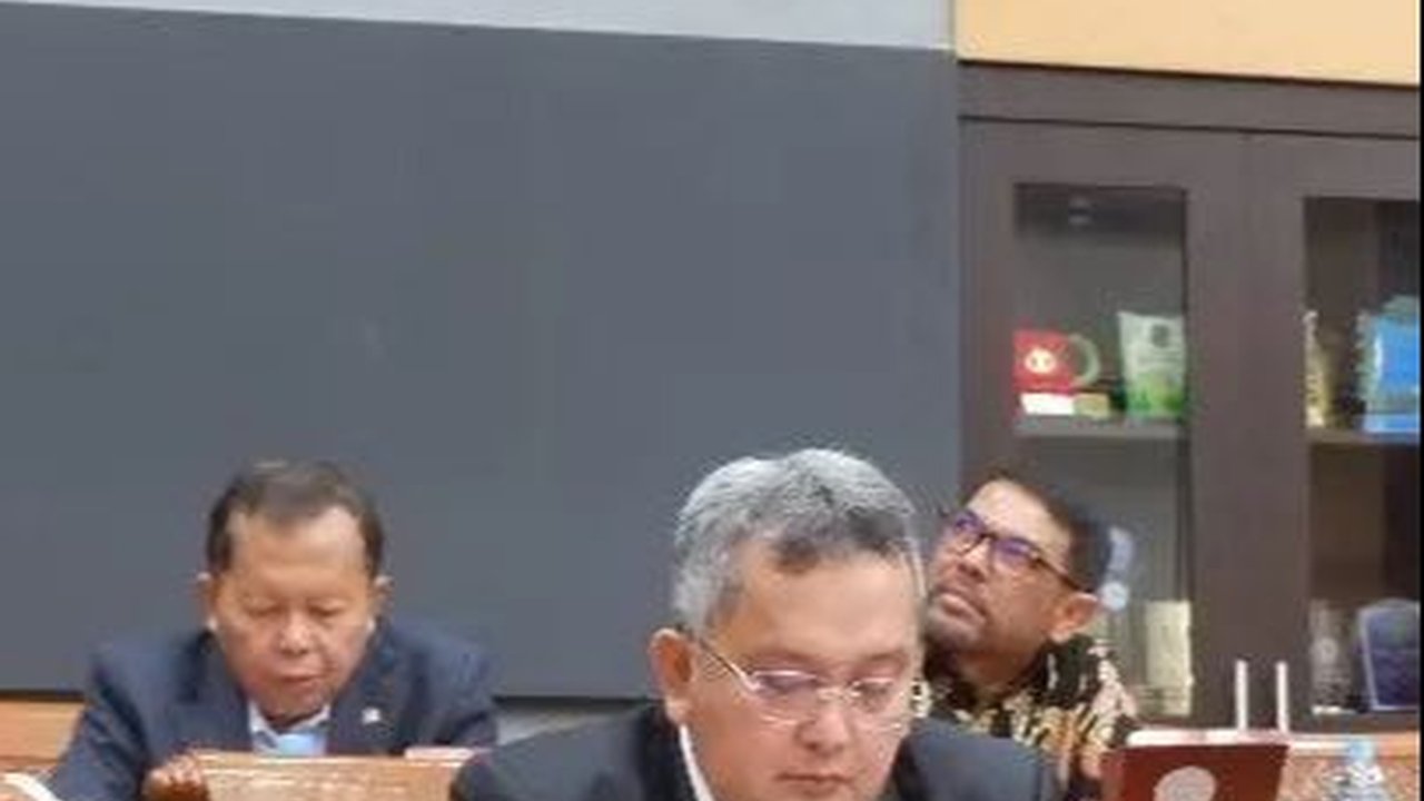 VIDEO: Trimed PDIP soal Netralitas: Kapolri Dulu Ajudan, Sekarang Anak Presiden Jadi Cawapres