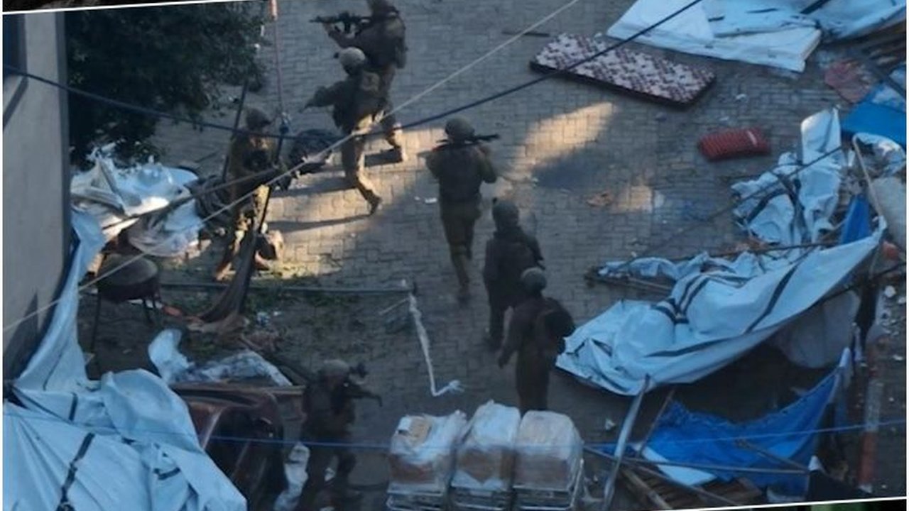 FOTO: Kekejaman Pasukan Zionis Israel saat Menyerbu dan Menggeledah Rumah Sakit Al Shifa di Gaza