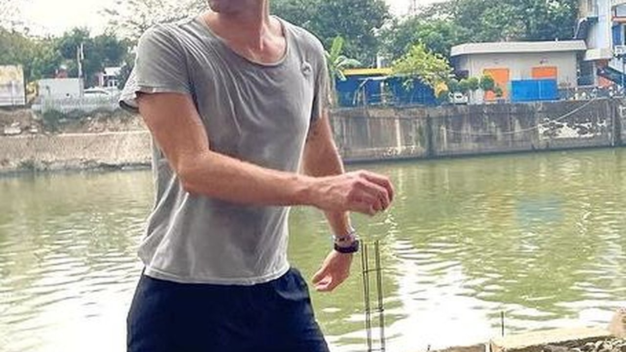 Mendatangi Lokasi Chris Martin Vokalis Coldplay 'Nyeker' dan Jogging Santai di Waduk Setiabudi