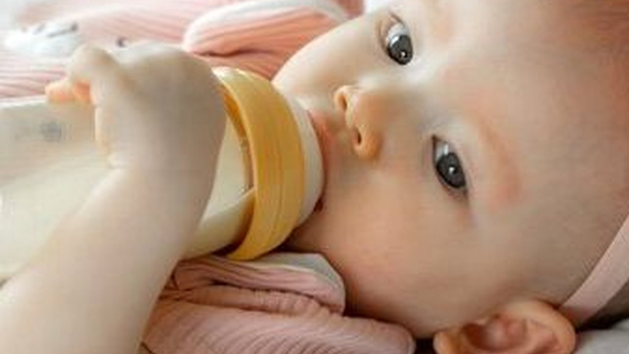 ASI Campur Susu Formula? Ini Fakta yang Harus Diketahui