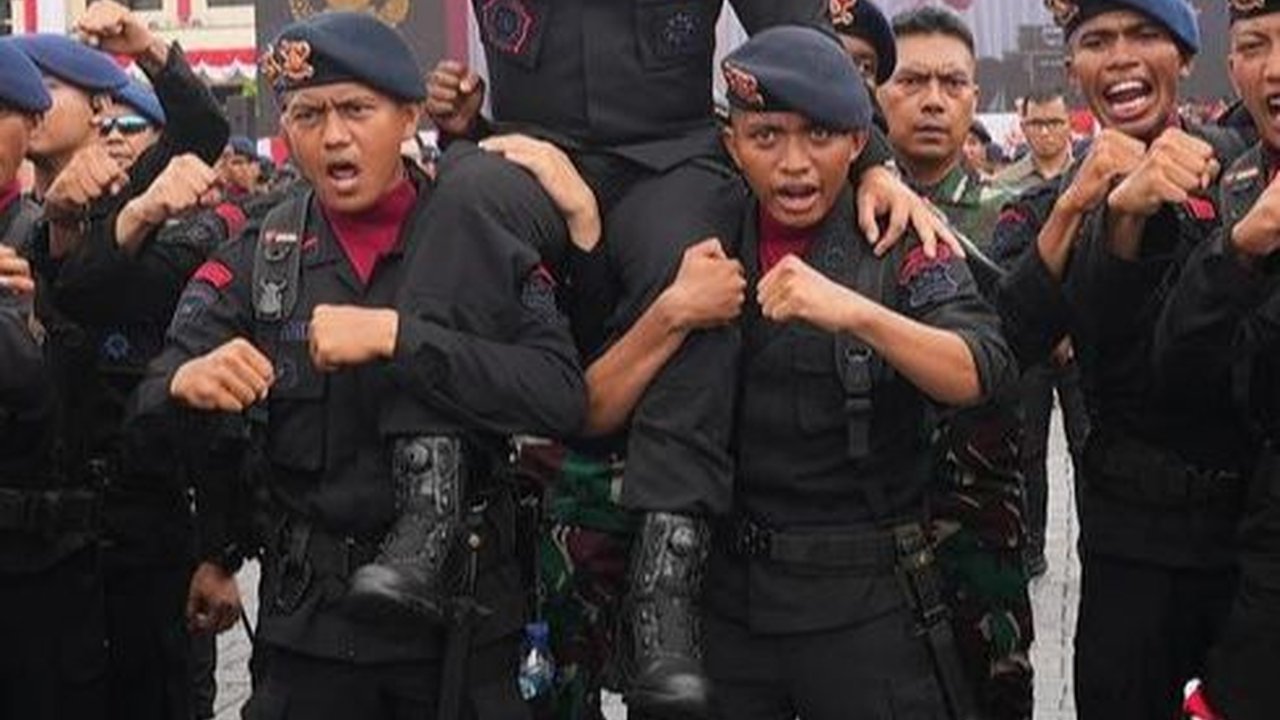 Sosok Gagah 2 Jenderal Bintang 4 TNI Berseragam Pasukan Elite Polri, Senior & Junior jadi Panglima Masuk Markas Brimob