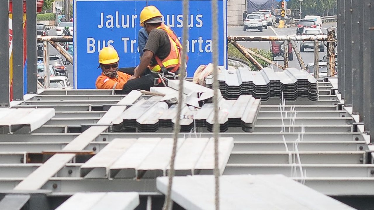 FOTO: Revitalisasi 45 Halte TransJakarta Telan Anggaran Rp600 Miliar