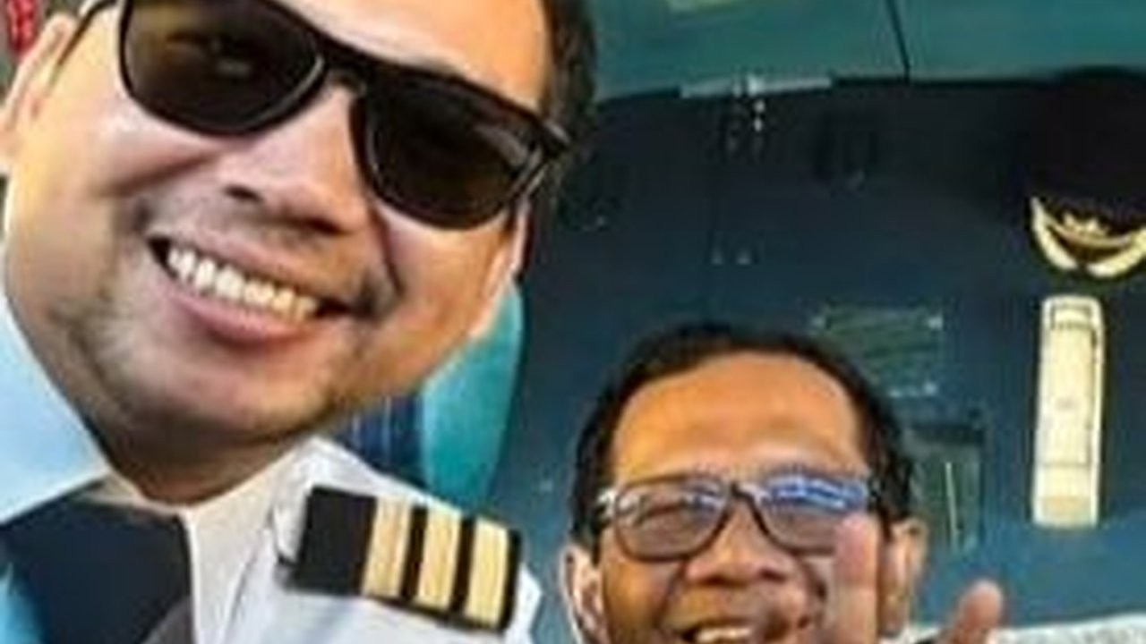 Dirut Garuda Indonesia Panggil 2 Pilot yang Ajak Cawapres Mahfud MD Masuk Ruang Kokpit