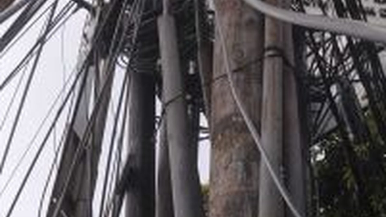 PLN Ingatkan Masyarakat Pakai Listrik Resmi, Jangan Ambil Langsung dari Tiang Listrik