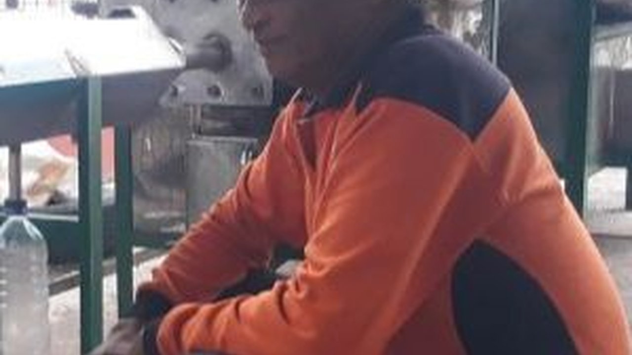 Kisah Inspiratif Pria Lulusan SD Berhasil Bikin Alat Ubah Sampah Plastik Jadi BBM