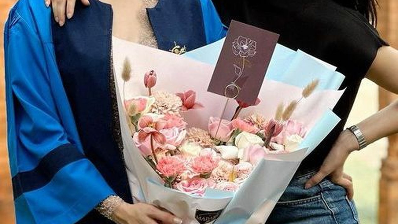 Momen Dosen Tak Kenali Enzy Storia di Acara Wisuda Bikin Riuh 'Ini Artis Apa ya?'