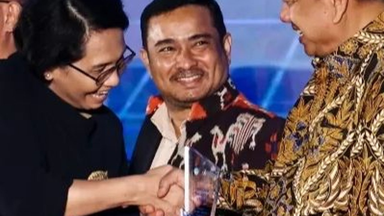 Gubernur Olly Dondokambey Raih Penghargaan Anugerah Kihajar Bidang Digitalisasi Pendidikan