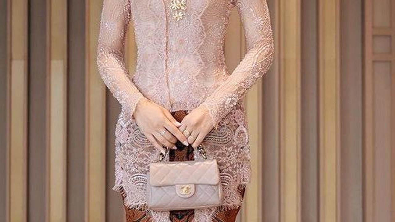 Jadi Bridesmaid, Intip Potret Cantik Maudy Ayunda Tampil dalam Balutan Busana Kebaya