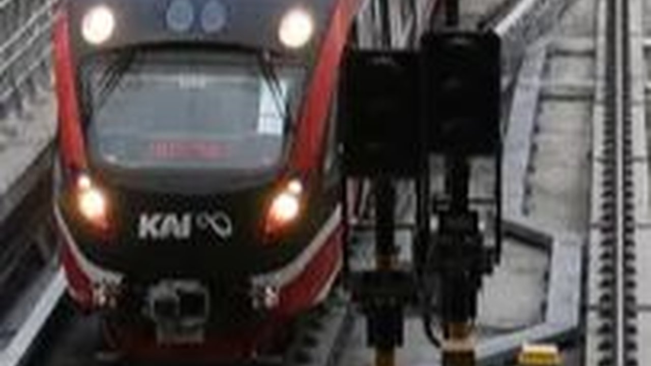 Masyarakat Harap Sabar, Jadwal LRT Ditargetkan Kembali Normal di Akhir November 2023