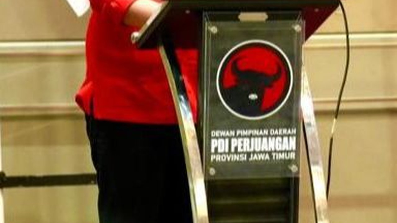 VIDEO: Elite PDIP Baliho Ganjar Dicopot Saat Jokowi Datang 