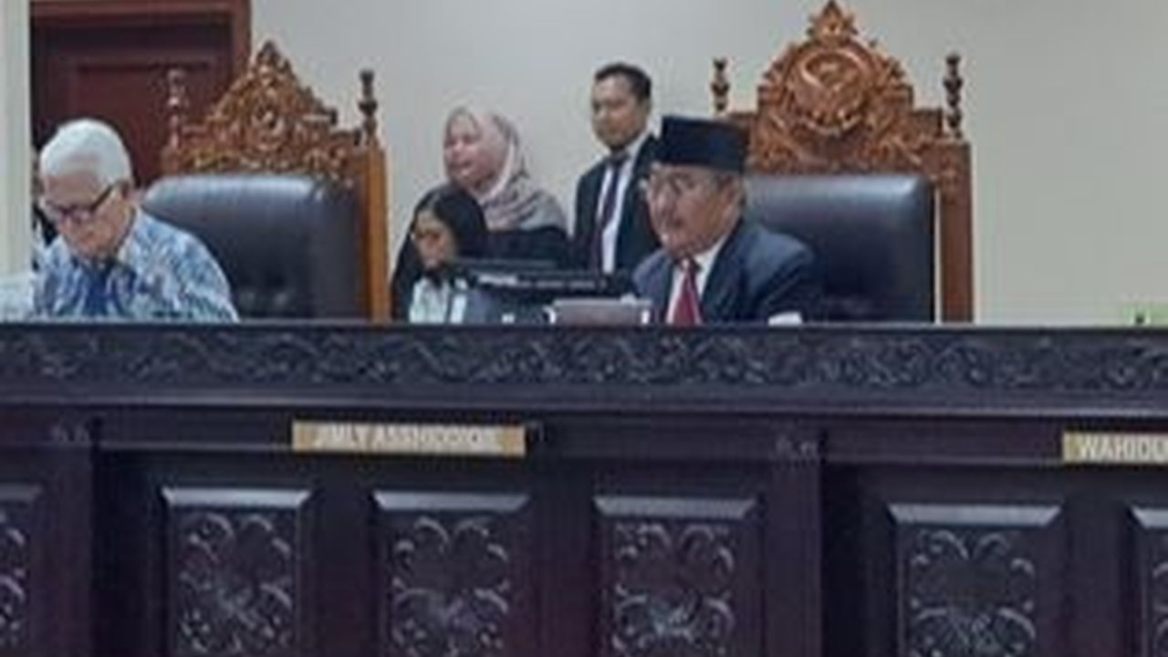 VIDEO: Ketua MKMK Jimly Butuh Diyakinkan, Suruh Pelapor Cari Profesor Super Pintar