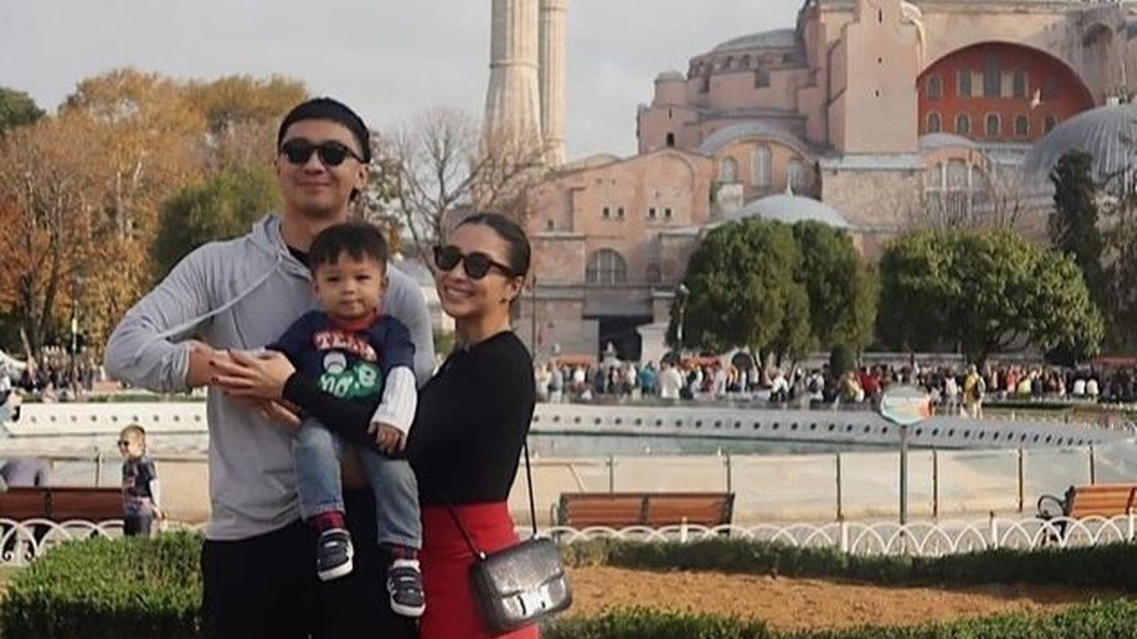 7 Potret Nikita Willy dan Indra Priawan Liburan ke Turki, Baby Issa Bahagia Main Air