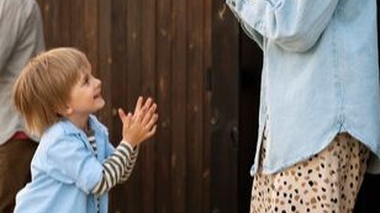 16 Tata Krama yang Penting untuk Diajarkan pada Si Kecil