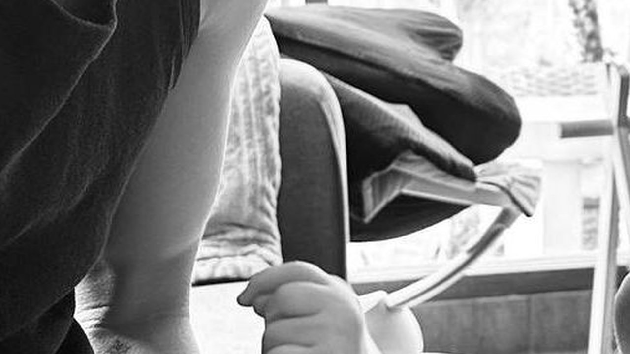 Wajah Masih Rahasia, Potret Baby Kamari Putri Jennifer Coppen yang Miliki Mata Indah dan Tubuh Gembul