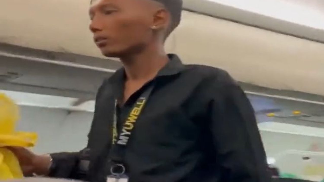 Viral Aksi Penumpang Merokok di Pesawat Tujuan Surabaya, Bikin Warganet Geram