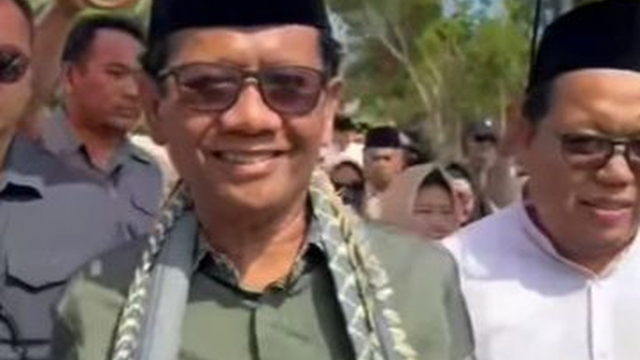 Cawapres Mahfud Terkejut Nyekar ke Makam Ayah Ada Pak Jokowi Lakukan Pengamanan, Ini Dia Sosoknya