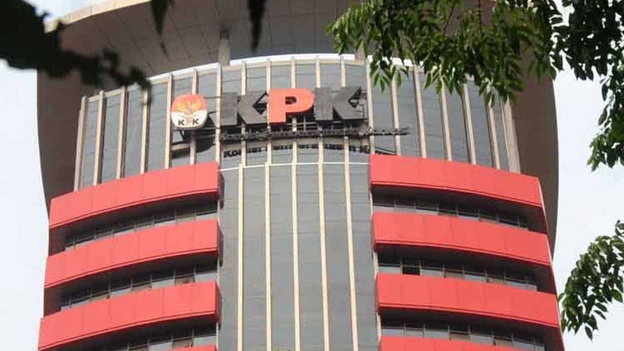 KPK Geledah Kantor Kejari, Temukan Bukti Kasus Suap Kajari Bondowoso