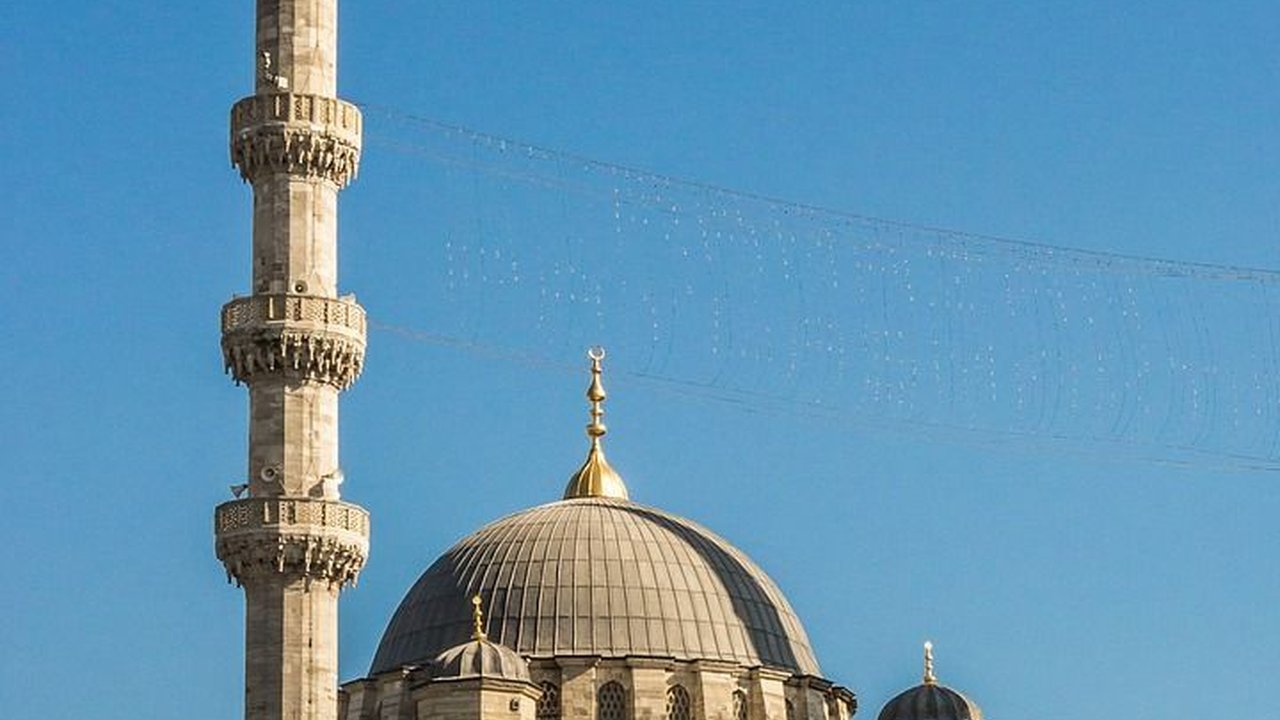 Apa Arti Allahumma Ajirni Minannar, Ketahui Manfaat Doanya