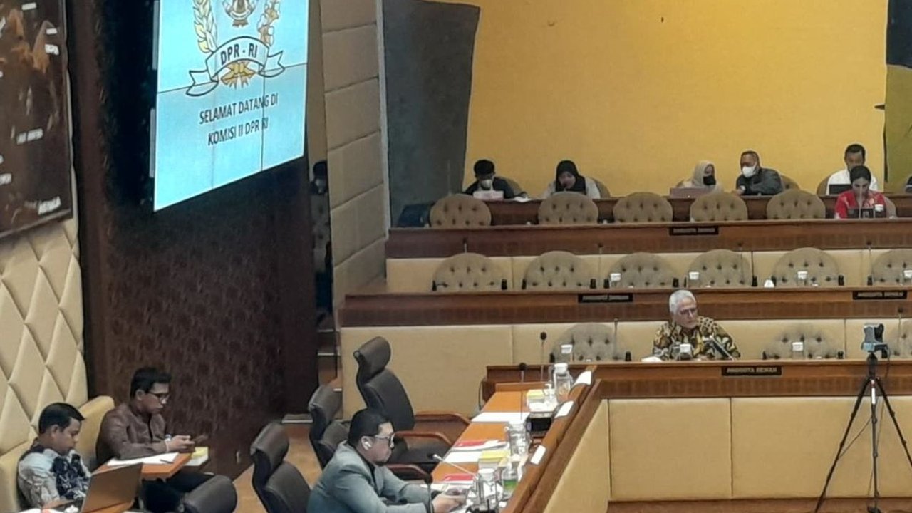 Ketua Komisi II DPR Geram Semua Komisioner KPU di Luar Negeri: DKPP Ini Melanggar Etik Tidak?