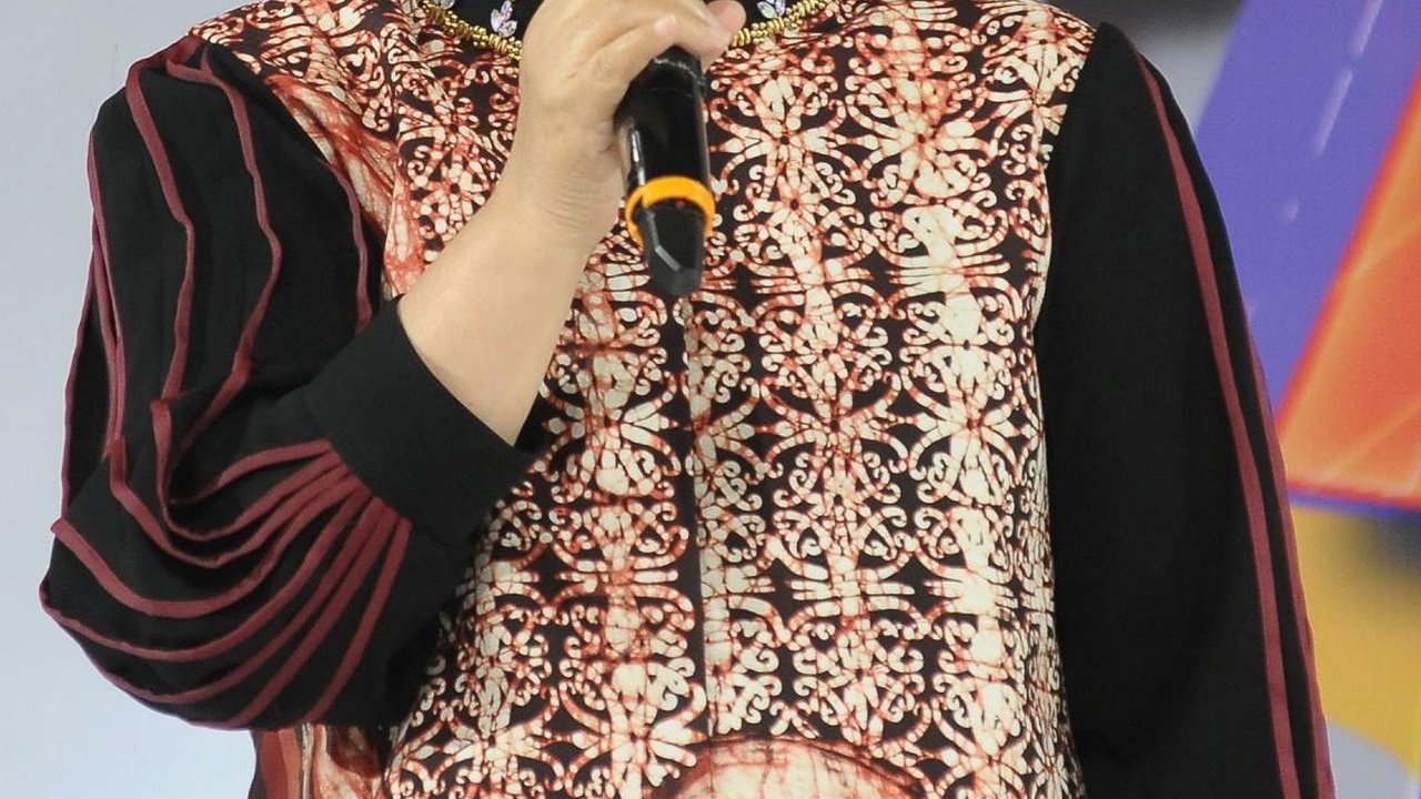 Open Mic Medeka Vol I: Istri Plt Gubernur Kaltim Yulia Zubir Menghibur dengan Kisah Unik Istri Pejabat