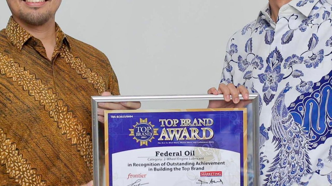 Federal Oil  Raih Top Brand Award 2023 Kategori Pelumas Sepeda Motor