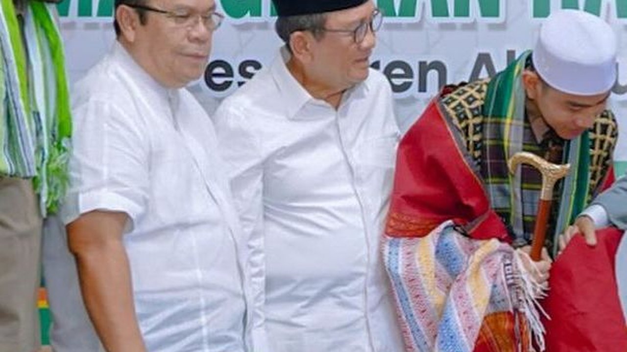 Momen Cawapres Suapi Adik Ipar Pisang Goreng, Penampilannya Malah jadi Sorotan
