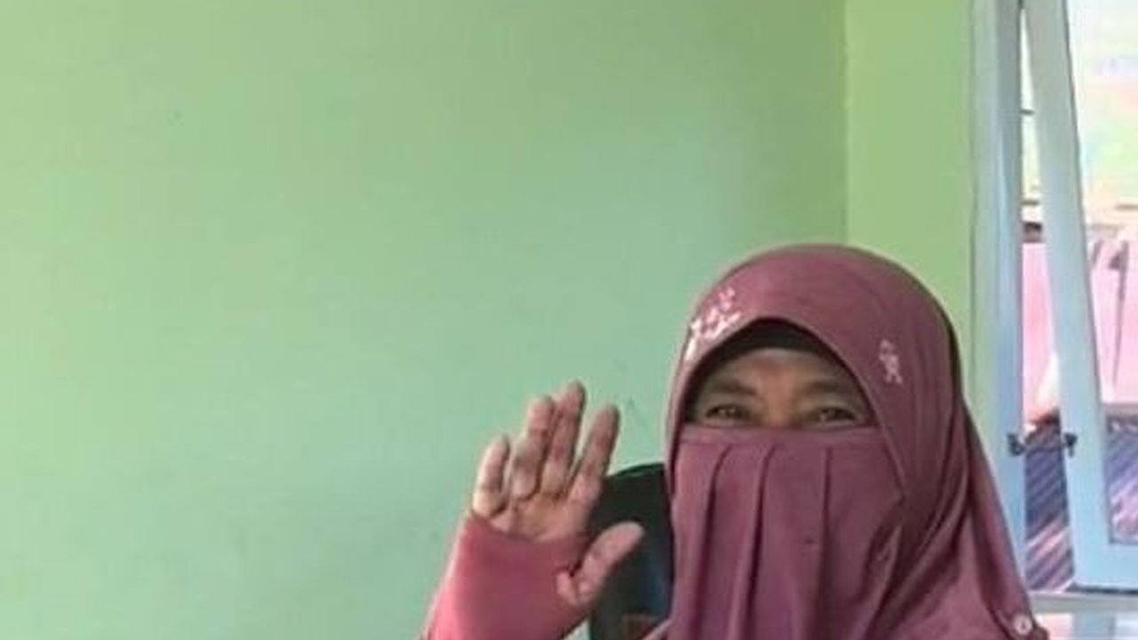 Wanita 65 Tahun Ini Tetap Semangat Kuliah Meski Tak Lagi Muda, Tuai Pujian Warganet