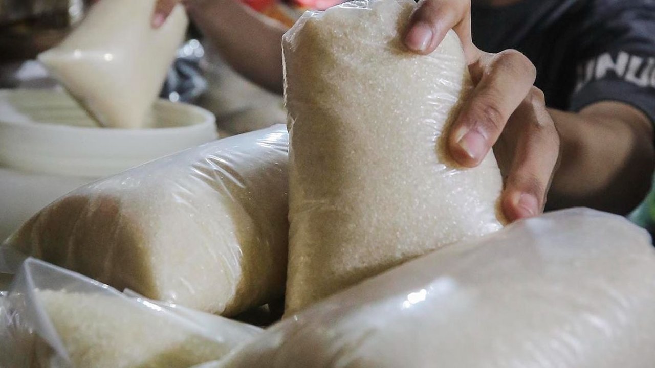 FOTO: Faktor Cuaca, Harga Gula di Jakarta Naik Jadi Rp18.000 per Kilogram