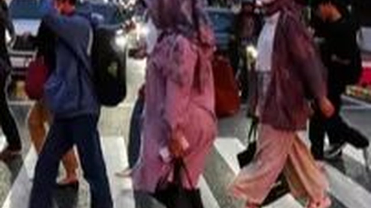 FOTO: Provinsi DKI Jakarta Resmi Sahkan Upah Minimum 2024 Naik Rp165.583