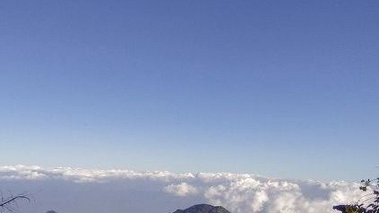 Mitos Gunung Lawu, Mulai Adanya Pasar Setan Hingga Pantangan Pakai Baju Hijau