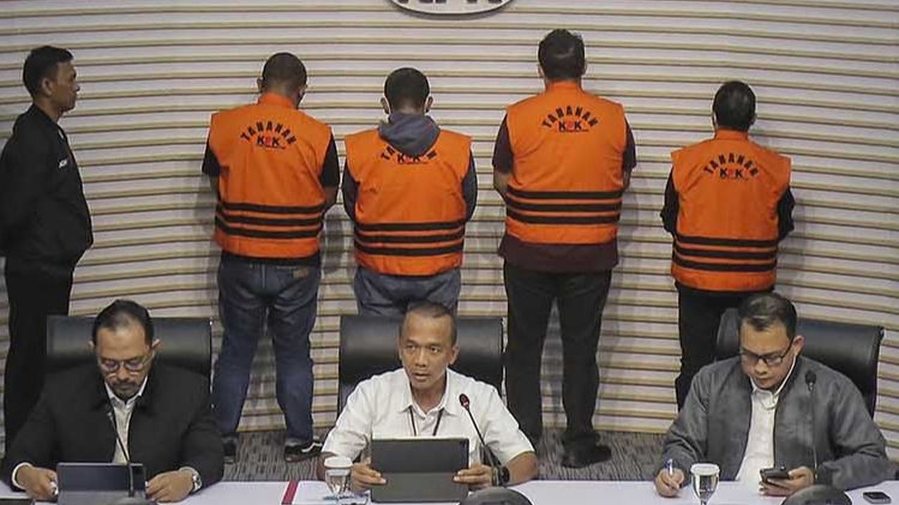 KPK Geledah Rumah Dinas Bupati Bondowoso, Temukan Uang Tunai dan Catatan Aliran 'Fee' ke Tersangka Suap Kajari