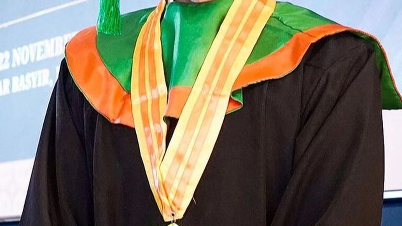 Potret Teuku Ryan Wisuda S2 Jadi Wisudawan Terbaik, Akui Sedih Ria Ricis Tak Hadir
