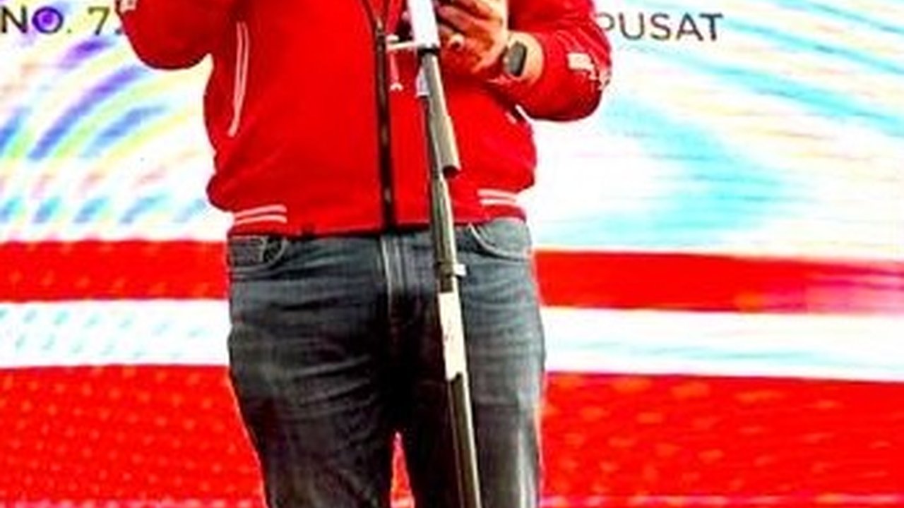 Hasto: Yang Lain Mobilisasi Kepala Desa, Maka Ganjar Tidur di Rumah Rakyat