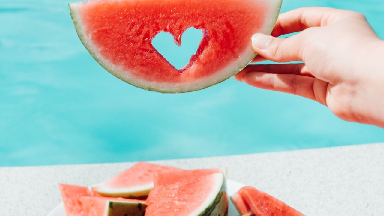 9 Manfaat Semangka untuk Kulit, Populer Digunakan dalam Kandungan Skincare