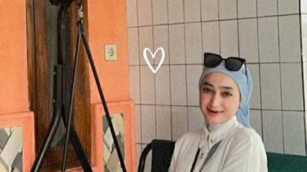 Cantiknya Bikin Gak Kedip, Pesona Santyka Fauziah yang Diduga Pacar Baru Sule - Seleb TikTok Keturunan Arab