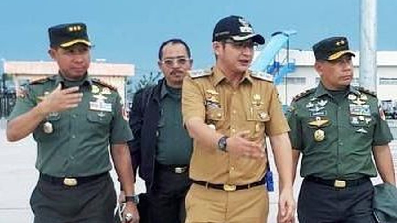 Potret Panglima TNI Jenderal Agus Zaman Danrem Pangkat Kolonel, Gagah Bawa Tongkat Komando