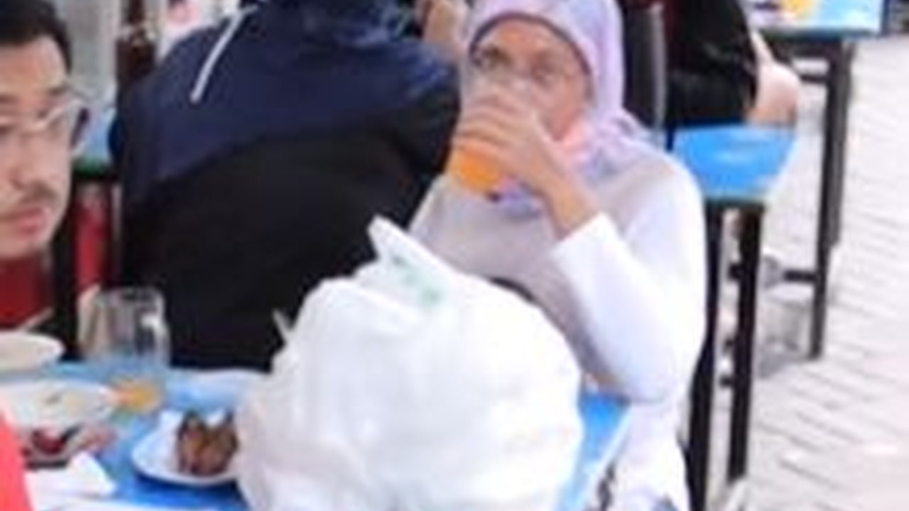 Bukan Bubur Biasa, Bubur Ayam ini Laris Banget Omzetnya Setengah Miliar Lebih Perbulan, di Sini Lokasinya