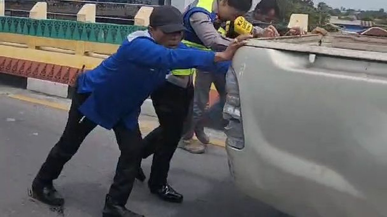 Viral Aksi Polwan Bantu Dorong Mobil Mogok di Flyover, Ternyata Sosoknya Bukan Polisi Sembarangan